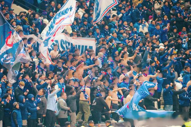 国际足球赛场精彩扑面而来,球迷瞬间沸腾的简单介绍 国际足球赛场精彩扑面而来,球迷瞬间沸腾的简单介绍