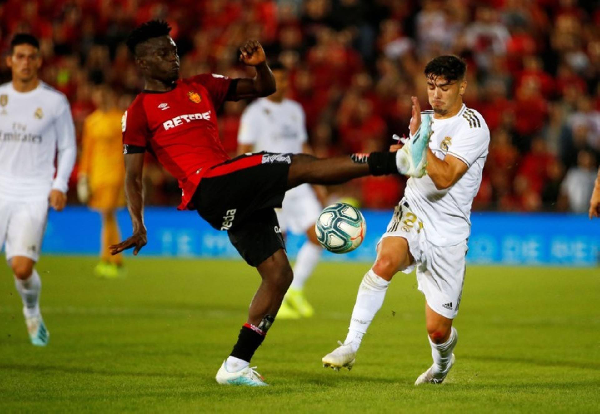 关于皇家马德里力争在国内联赛取得关键胜利的信息 关于皇家马德里力争在国内联赛取得关键胜利的信息