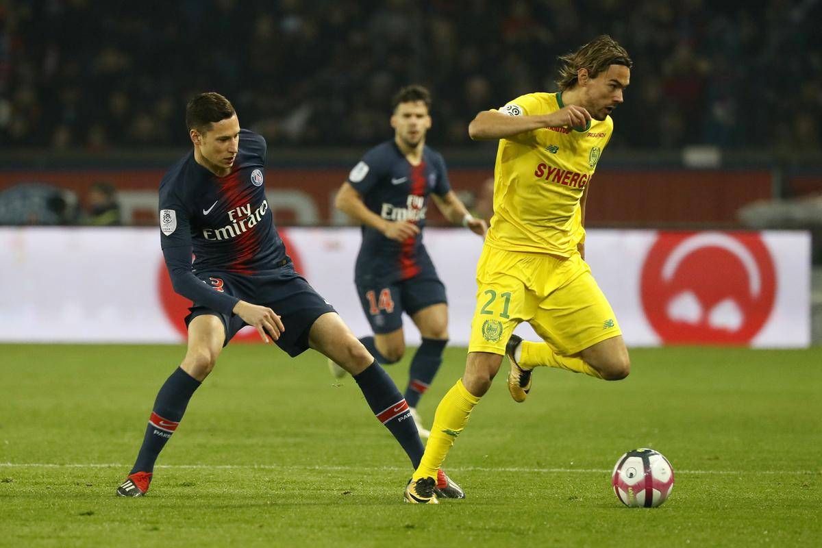 南特客场2-1逆转里昂,豪取三分 南特客场2-1逆转里昂,豪取三分