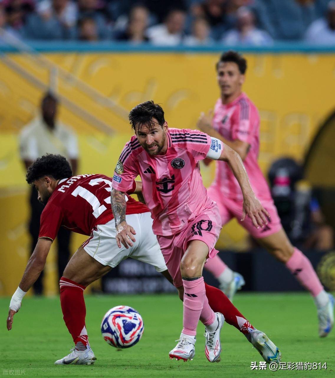 包含国际足球盛事将上演,球迷翘首期待新一轮竞技的词条 包含国际足球盛事将上演,球迷翘首期待新一轮竞技的词条