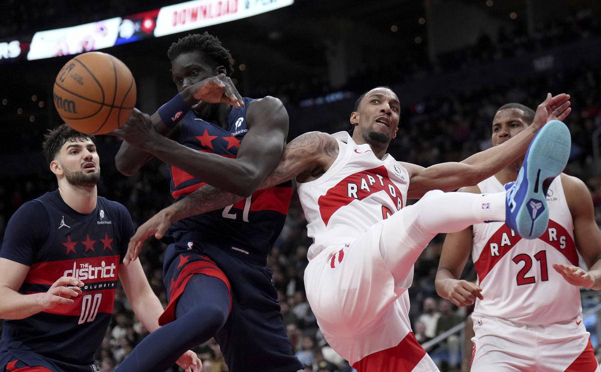 篮网队在主场击败独行侠队,保持不败纪录的简单介绍