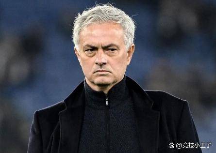 队员受伤退场,球队面临困境但奋勇抗争