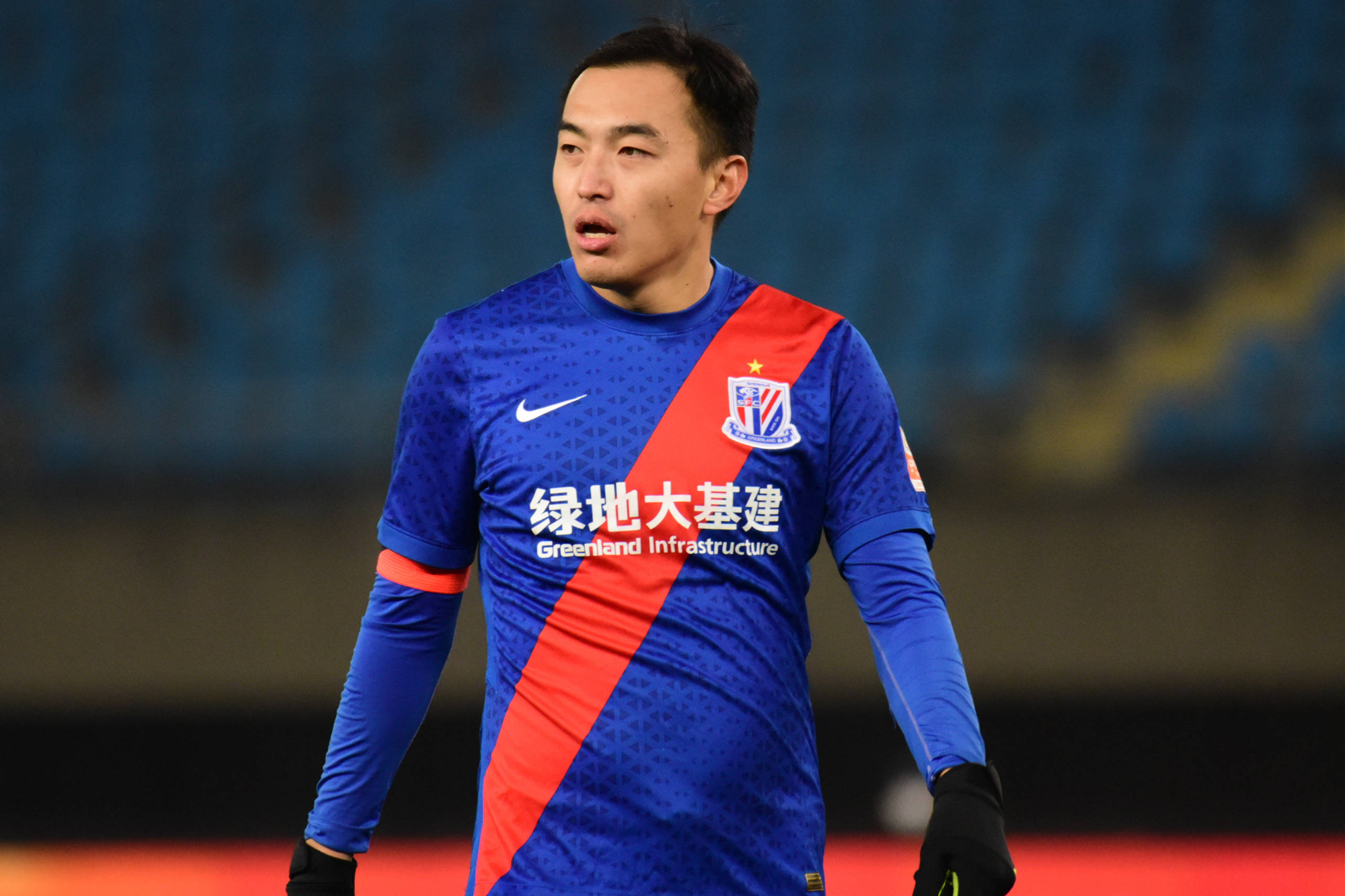 包含伊瓦斯连场失利，征战本赛季困难的词条