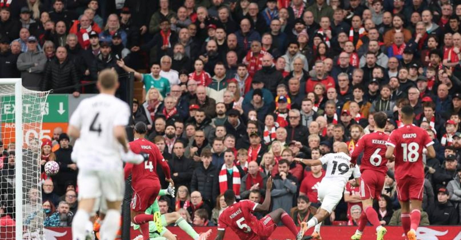 包含狼队客场爆冷，逆转对手取得胜利的词条