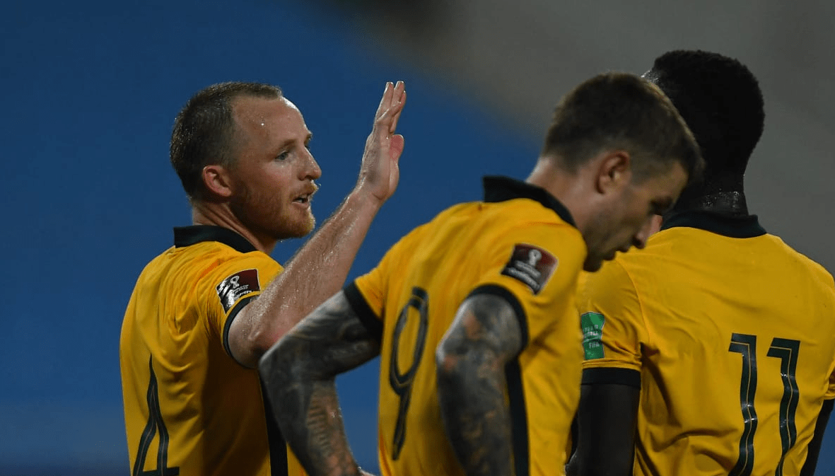 拉维尔队客场取胜,取得关键的比赛积分