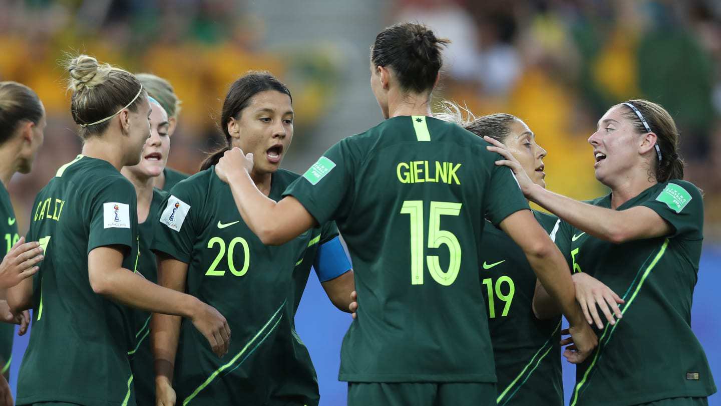 加拿大女足逆转击败对手晋级半决赛