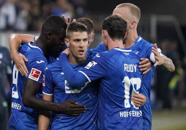 包含奥格斯堡客场迎战雷根斯堡，争取重要的三分的词条