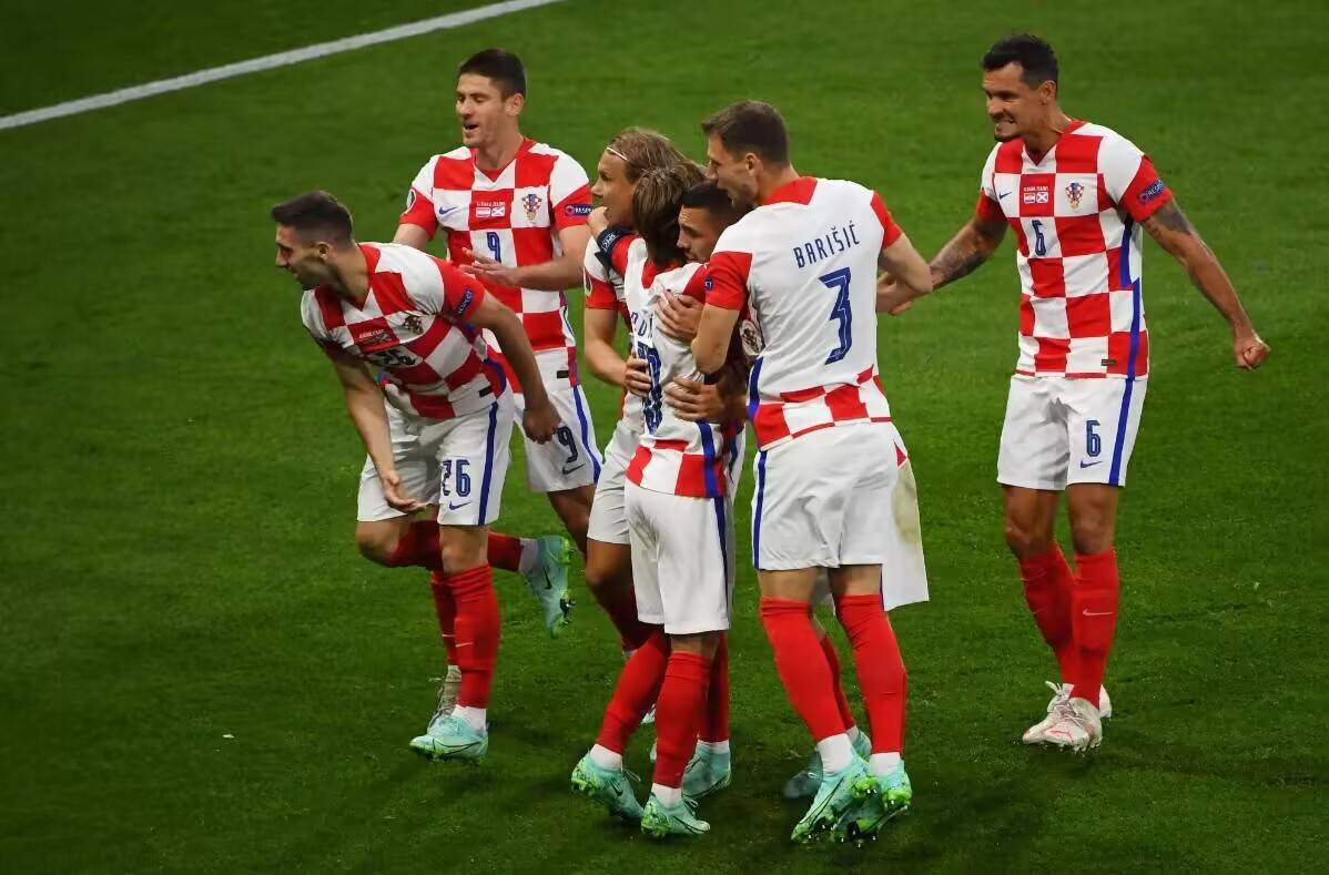 关于慕尼黑1860客场负于奥格斯堡，保级压力增大的信息