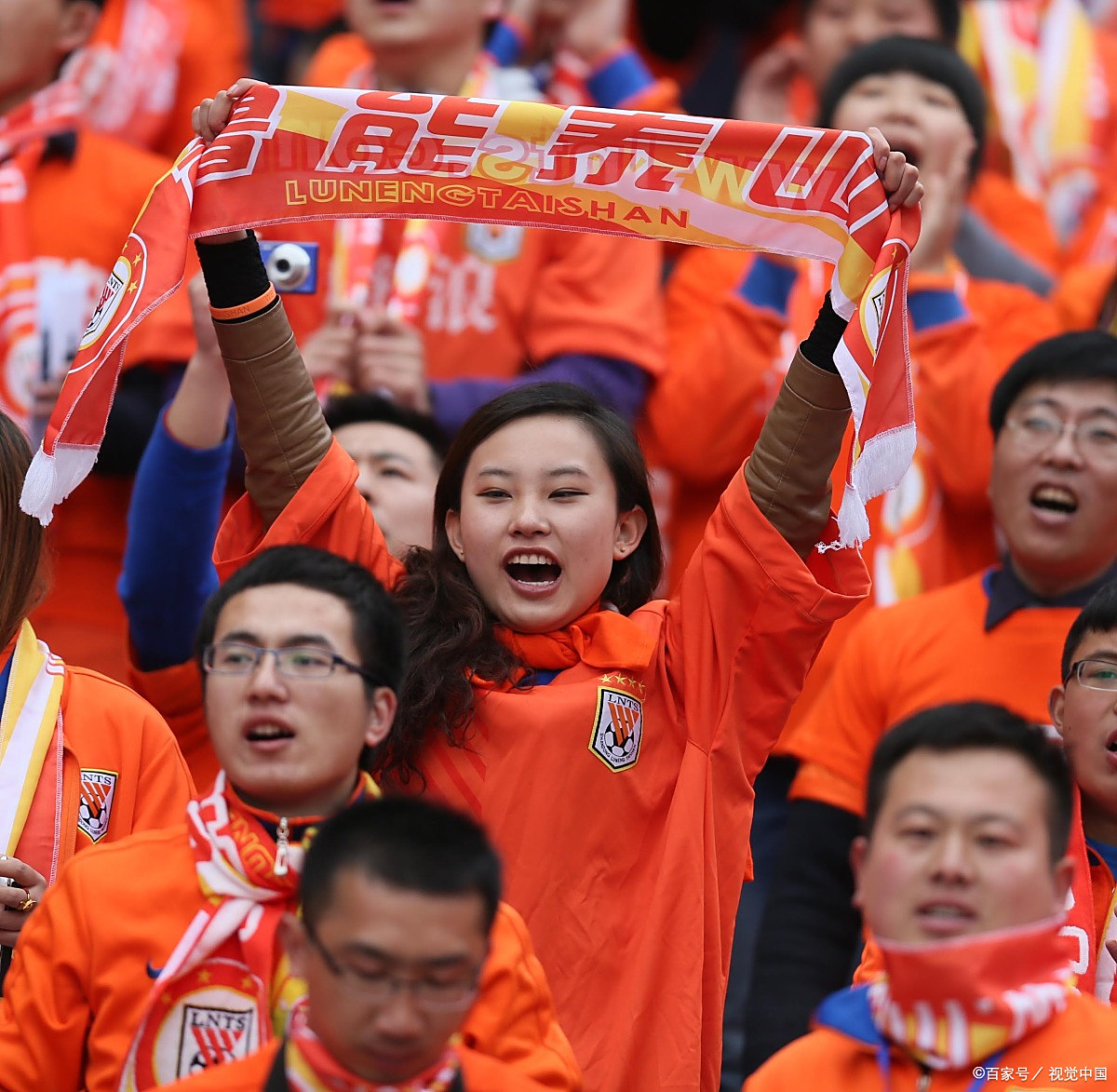 足球赛事火爆开场，球队实力大考验