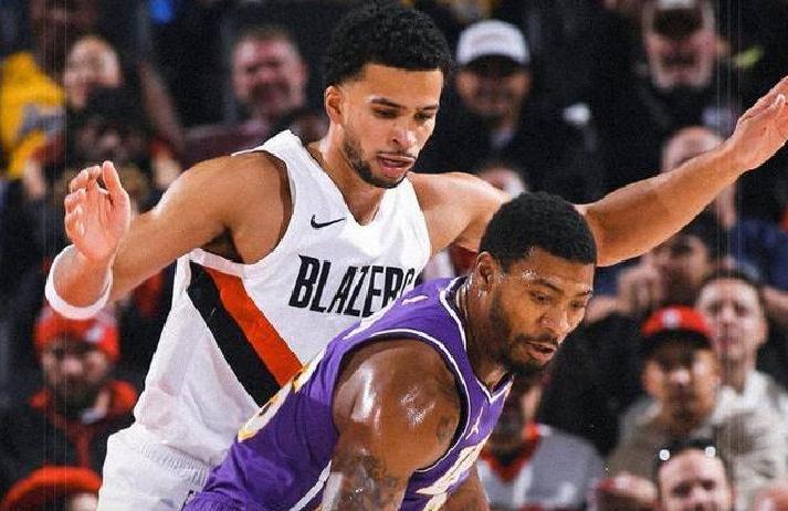 开拓者队击败湖人队,取得重要胜利