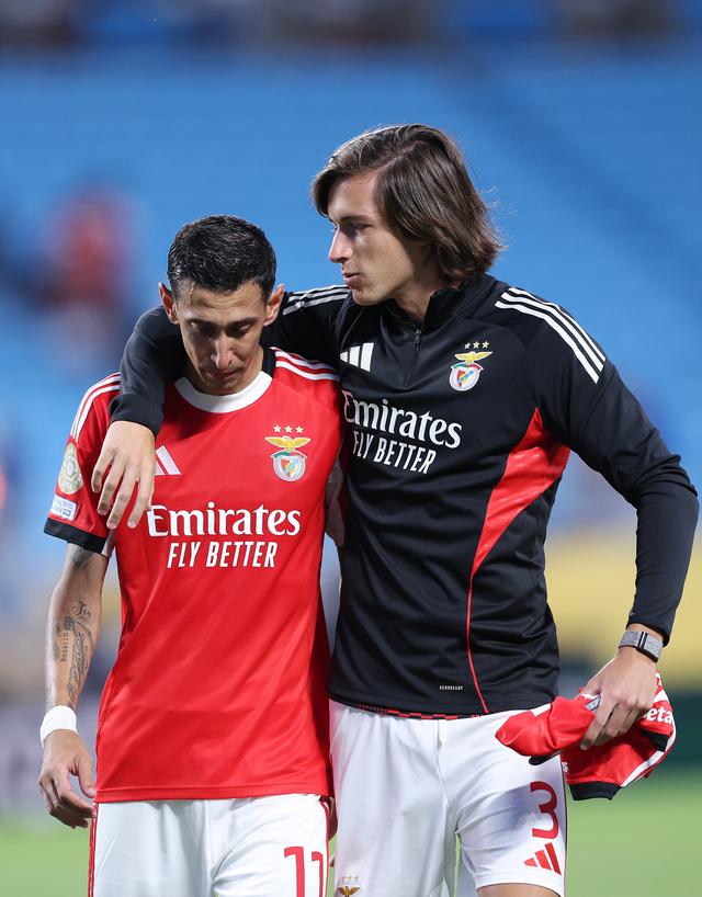 包含切尔西对阵AC米兰，双方难分伯仲的词条