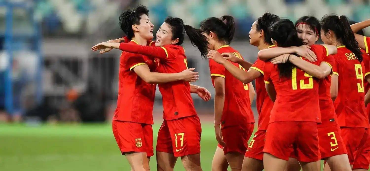 包含荷兰女足2-1险胜喀麦隆队，女足世界杯小组赛全胜出线的词条