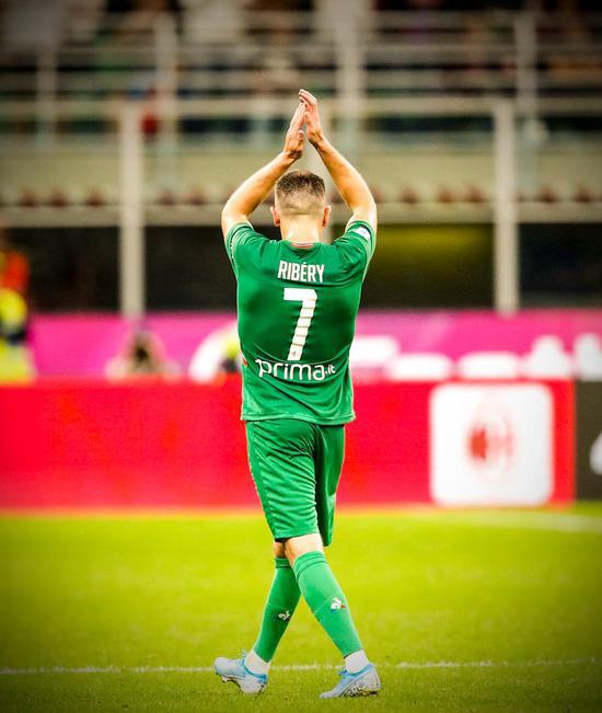 以往不被看好的球队大逆转，赢得掌声的简单介绍