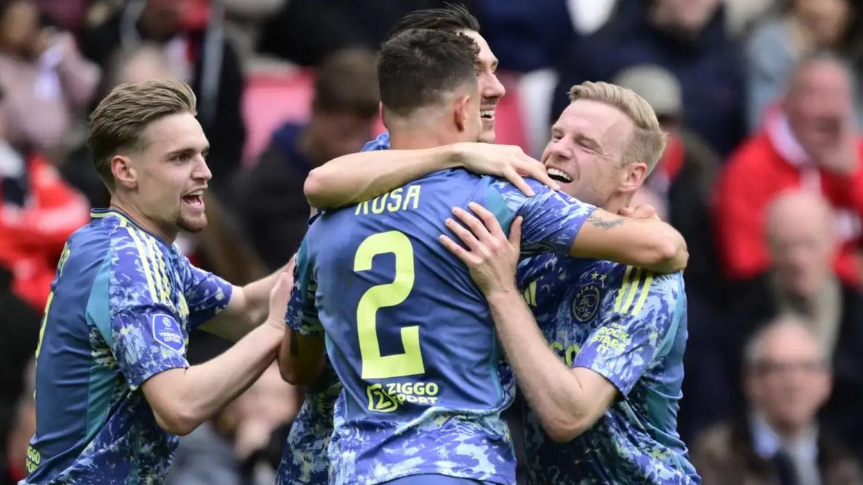 包含阿贾克斯连胜追平荷甲榜首，连胜引关注的词条