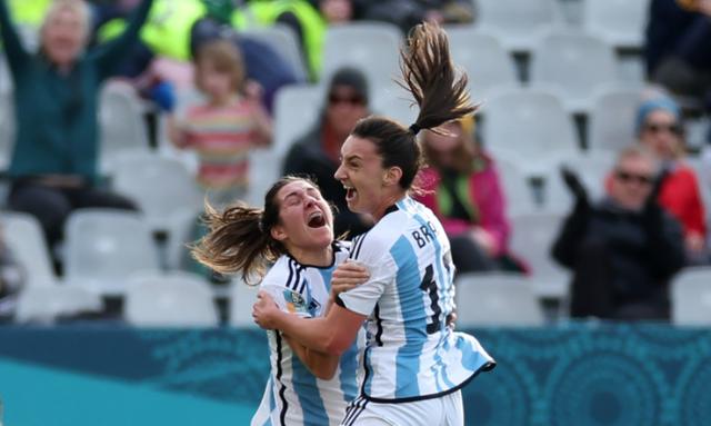阿根廷女足比赛中展现出强大实力