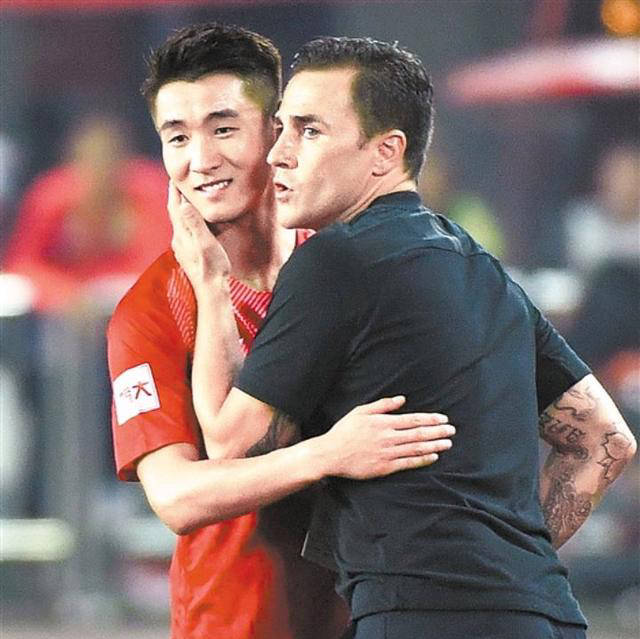 包含葡萄牙球员卡纳瓦罗秀出神技,引领球队胜利的词条 包含葡萄牙球员卡纳瓦罗秀出神技,引领球队胜利的词条