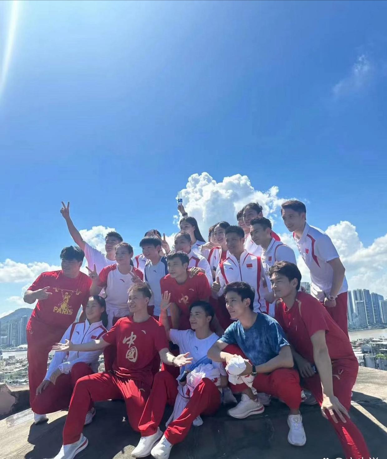 队员表现全方位,整体提升展现集体荣耀 队员表现全方位,整体提升展现集体荣耀