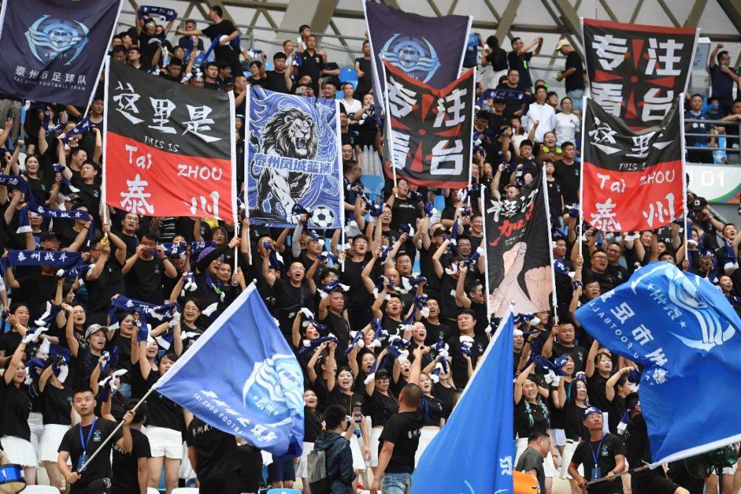 精彩赛事!观众期待着令人心动的瞬间 精彩赛事!观众期待着令人心动的瞬间