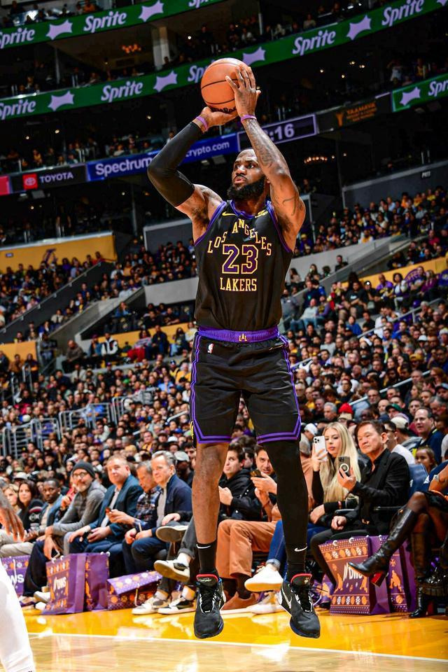 詹姆斯41+8+6惜败:湖人不敌湖人遭遇两连败的简单介绍 詹姆斯41+8+6惜败:湖人不敌湖人遭遇两连败的简单介绍