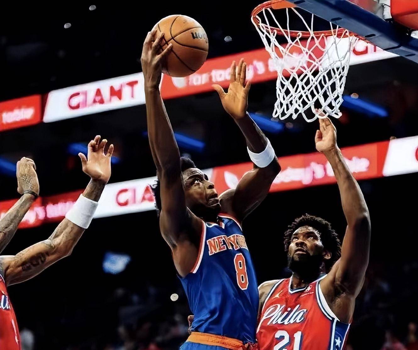 76人队在客场击败公牛队，实现反超