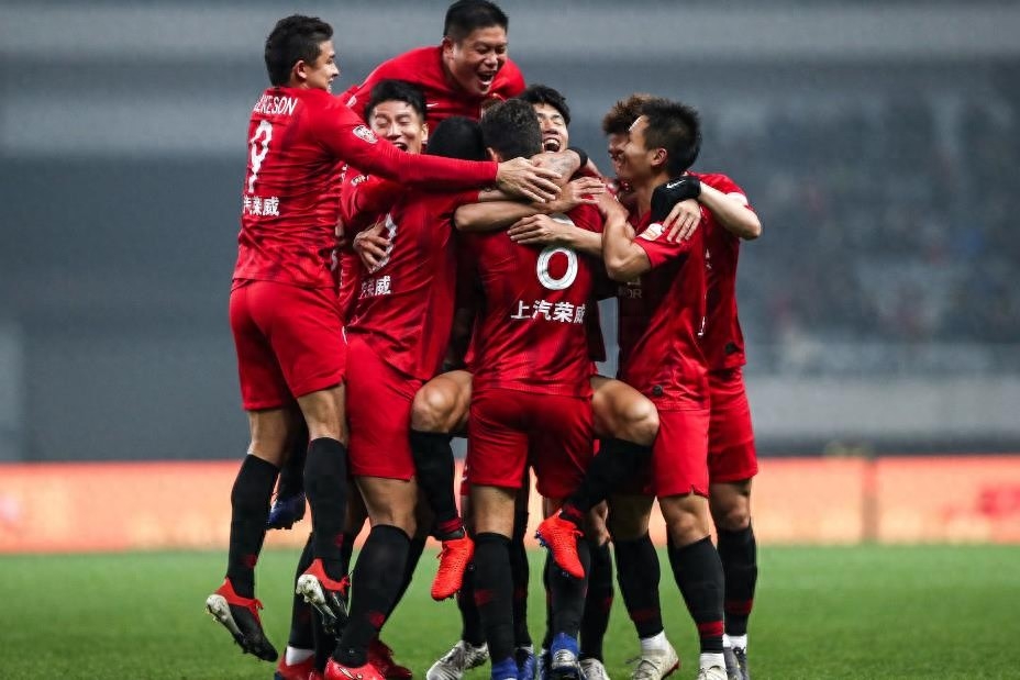 包含上海上港主场力战,向冠军宣誓不言败的词条