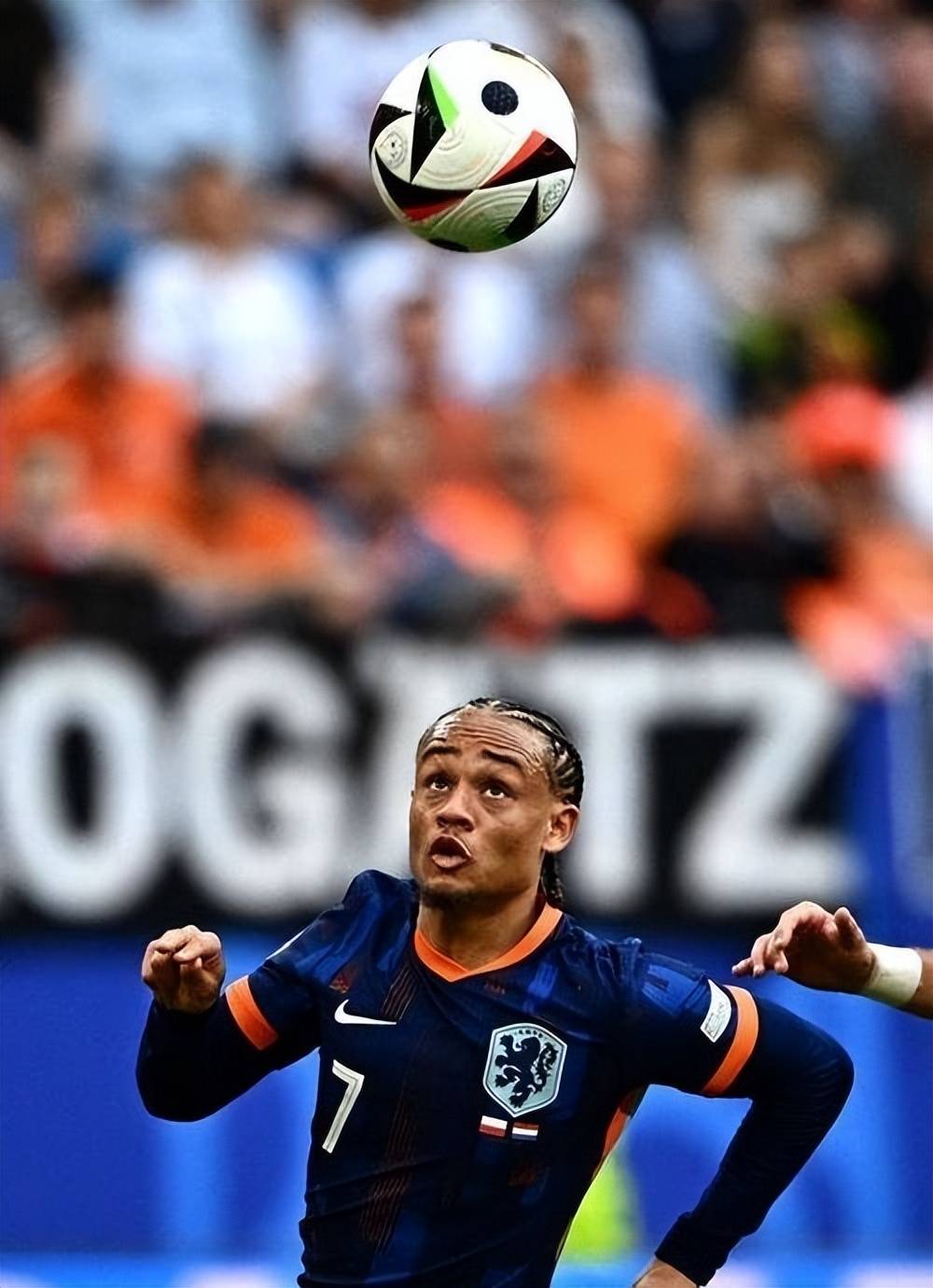 包含亚特兰大逆转莱比锡，晋级八强成为黑马的词条