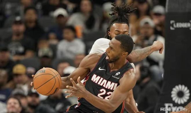 关于热火主场大胜马刺，稳固东部前四的信息