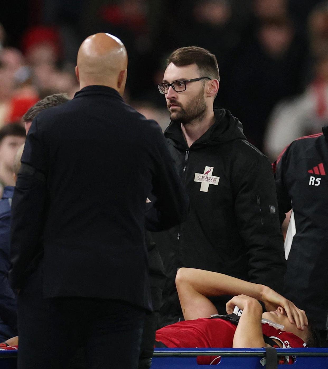 包含利物浦球星因伤缺席国家队比赛，球迷担心状态的词条