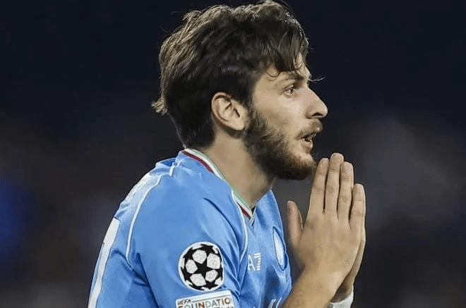 佛罗伦萨力克那不勒斯，喜获全身而退的简单介绍