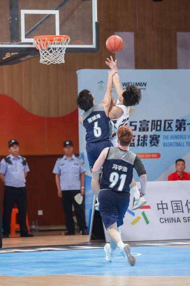 双方在比赛中展现出极致表现，篮球界掀起新高潮！的简单介绍