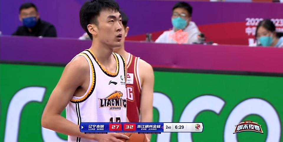 外线空位三分稳稳命中，助队夺冠的简单介绍