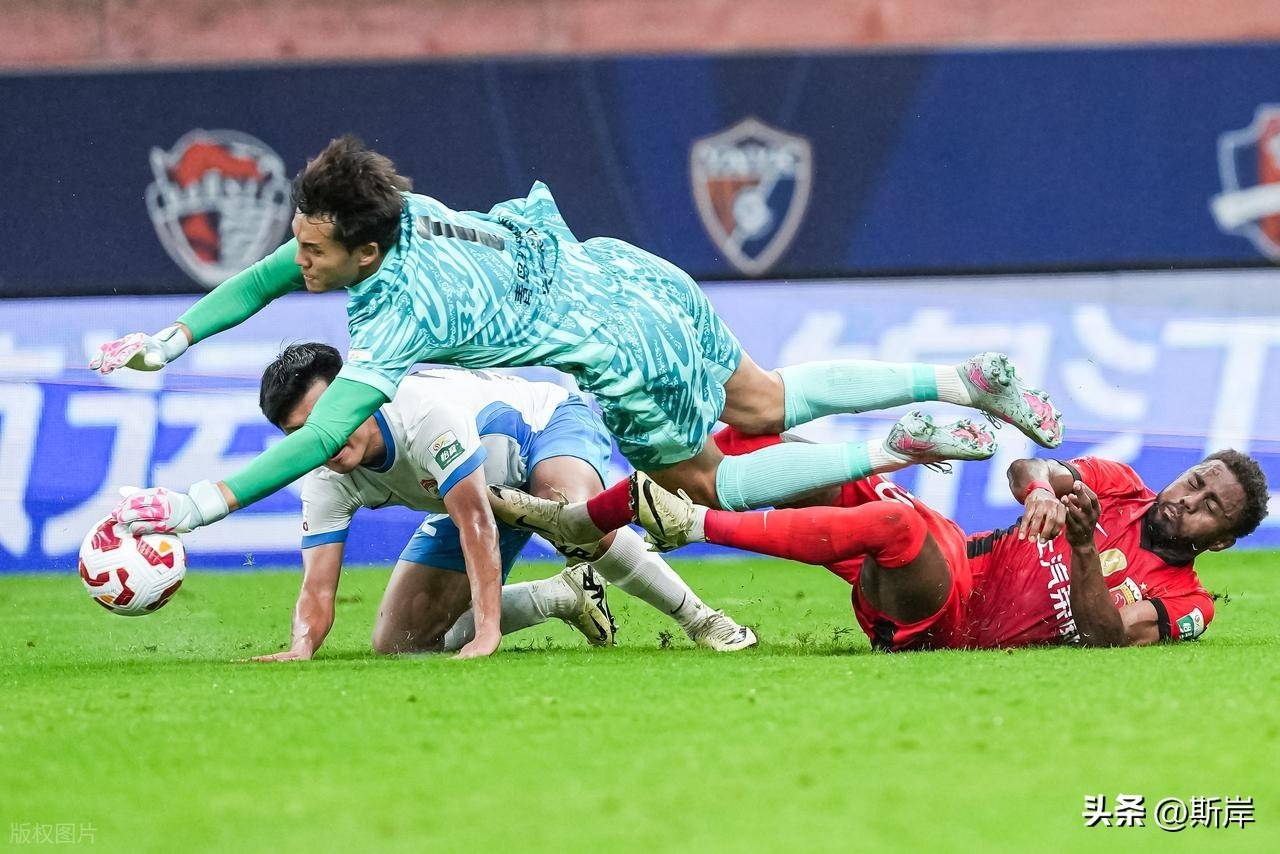 小组赛正酣:申花不敌亚泰,遗憾失利的简单介绍 小组赛正酣:申花不敌亚泰,遗憾失利的简单介绍