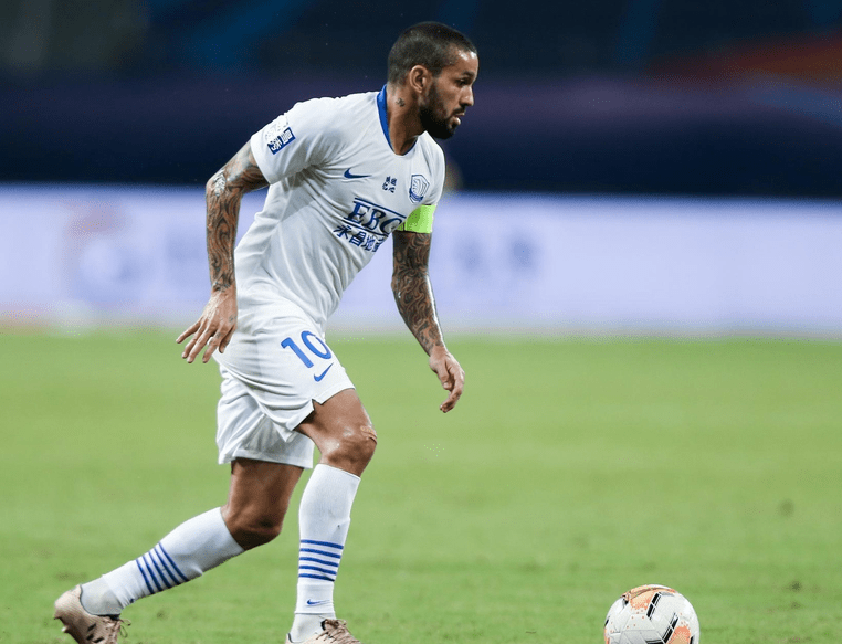 包含大连宏运遭遇四连败，保级形势严峻的词条