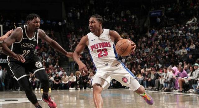 老鹰队球员集训备战，追求赛季胜利