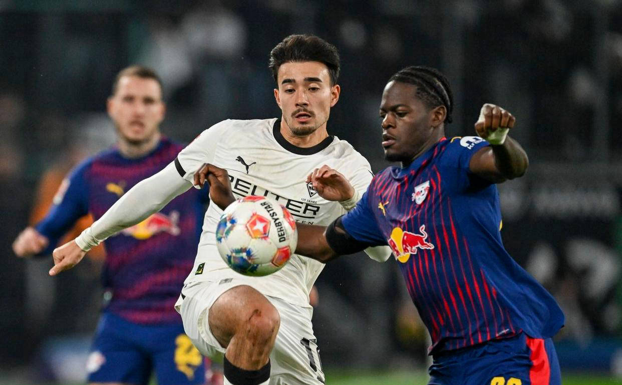 包含汉堡主场逼平RB莱比锡，暂时保持不败的词条