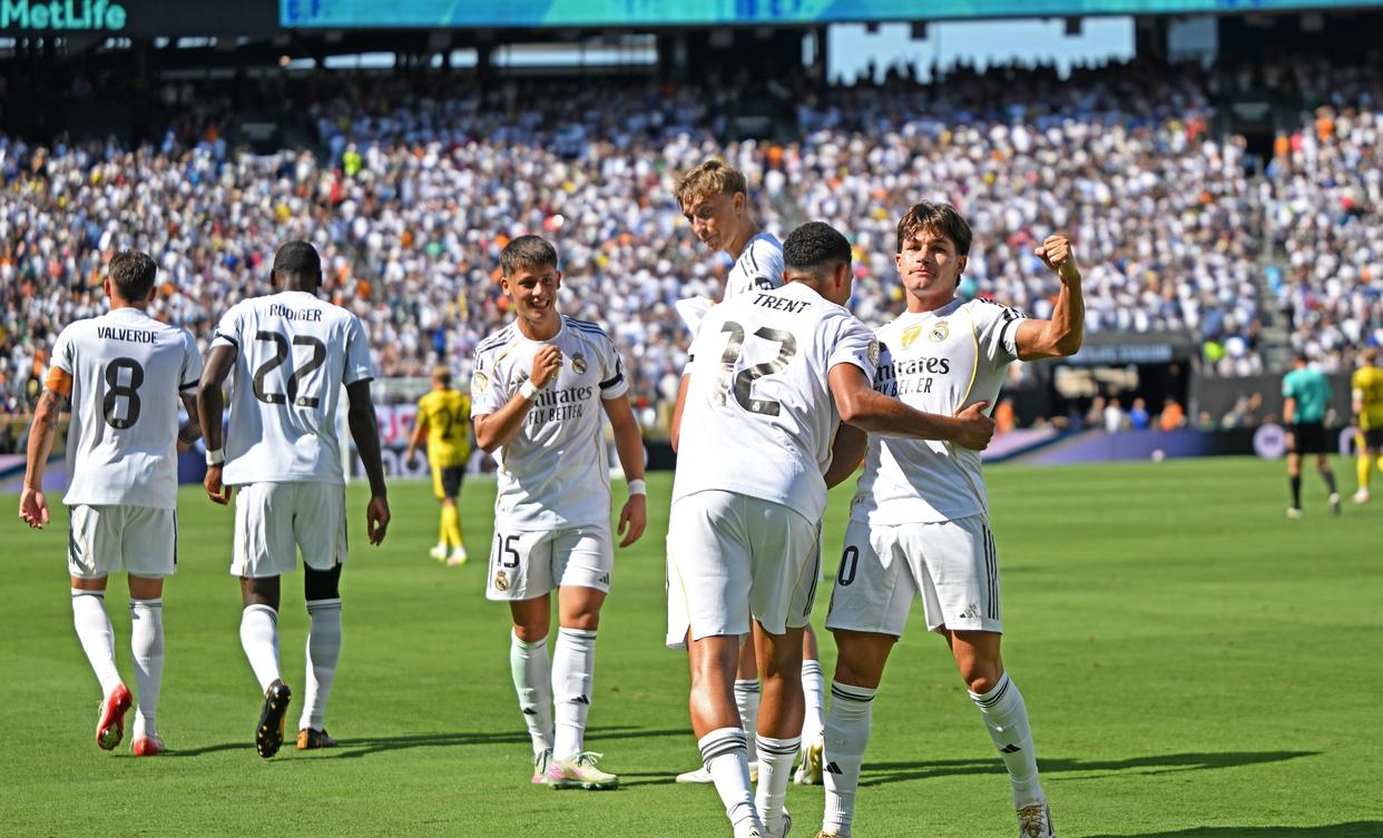 包含皇家马德里逆袭，客场击败对手夺取三分的词条