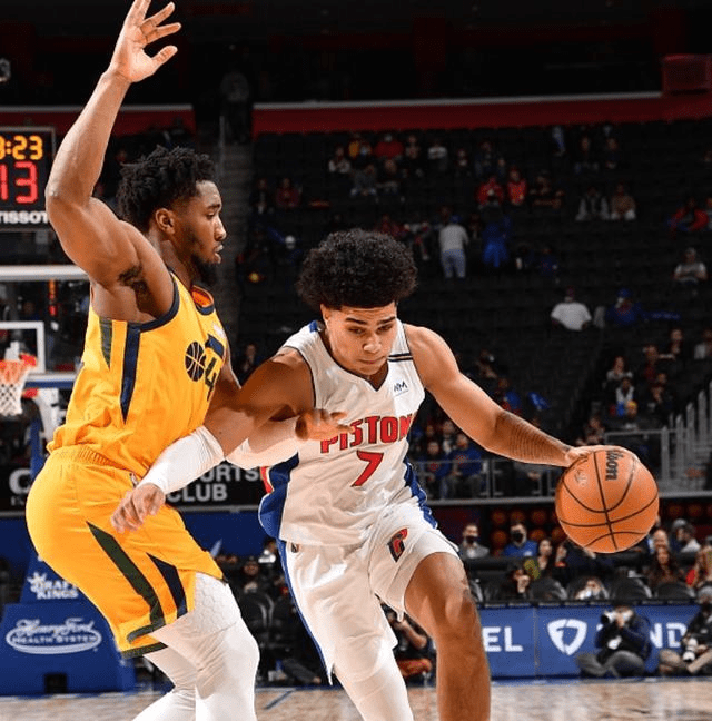 包含佛罗伦萨客场惊险逆转，力克对手的词条